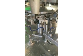 片狀中（zhōng）藥材給袋包裝機