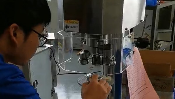 半自動（dòng）封罐機